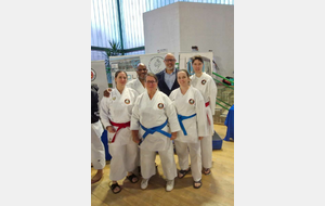 Notre Cher president de la FFK, nous fait l'honneur de la photo a la coupe des sages. Merci à Gilles Cherdieu