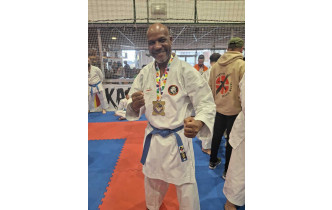 Belle medaille d'or a la world up Cupina.